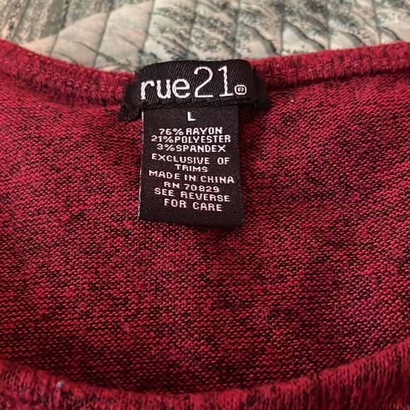 Red Rue 21 Sweater/Shirt - Picture 2 of 2